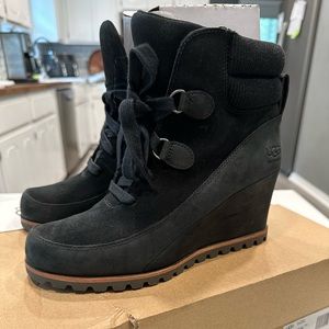 Ugg womens perfect condition heeled boots